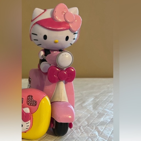 Hello Kitty Push Along Scooter - Picture 4 of 5